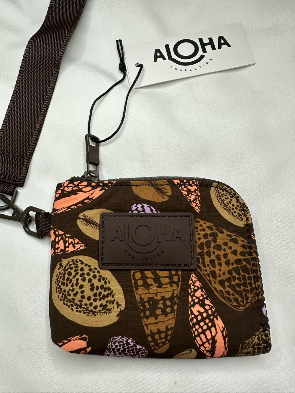 ALOHA Collection Go-To Wristlet – Conch Shell Print Brown Multi Splash-Proof NWT